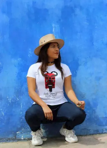 Playera Chilolo M,Playera con frase oaxaqueña distintiva, corte cuello V,80% algodón